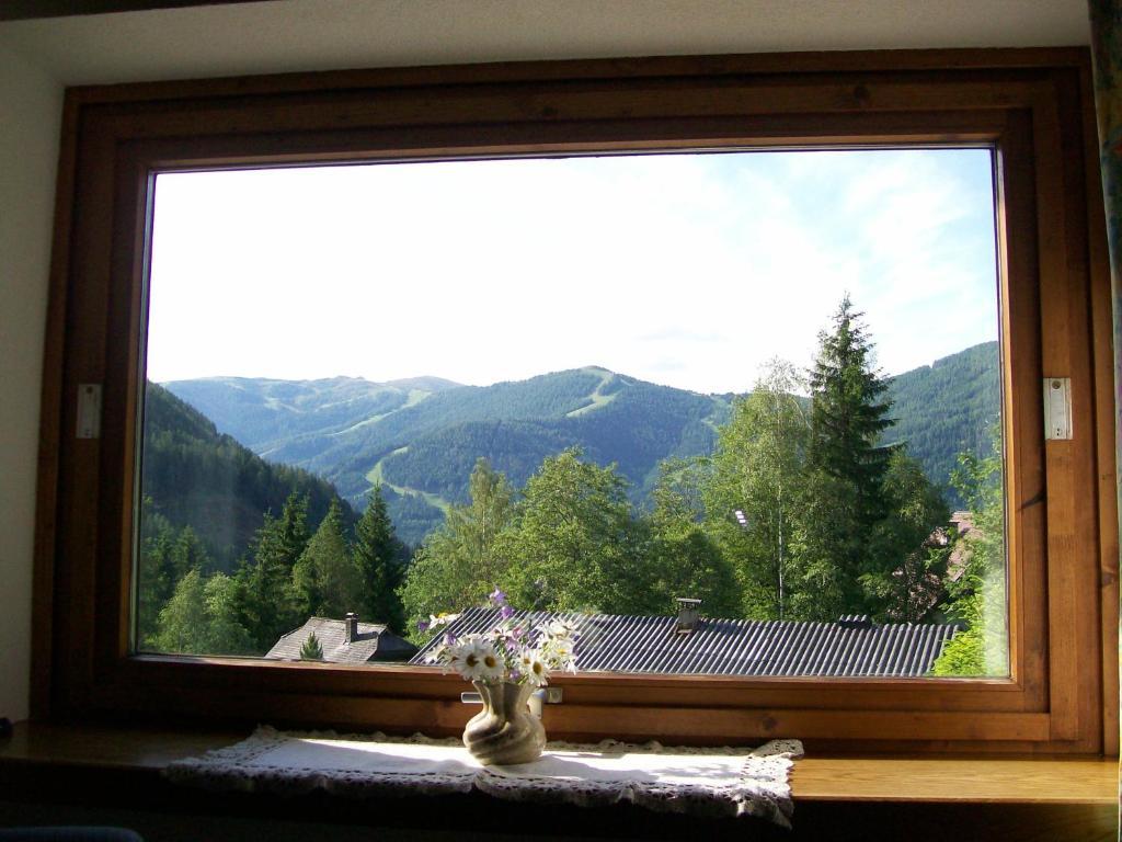 Appartement Latschen - Ferienhaus Бад Клайнкирххайм Екстериор снимка